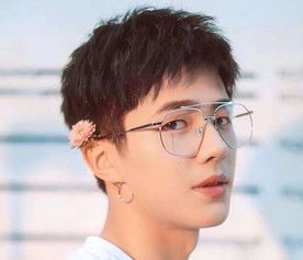 眾男神戴眼鏡 肖戰(zhàn)變化大，他卻讓網(wǎng)友直呼'心動(dòng)的感覺(jué)'